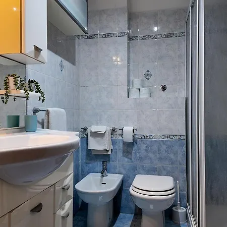 Francesca' S Centro Apartment